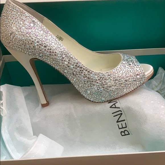 Benjamin Adams CHARLIZE IVORY SILK/CRYSTALS US 8 - Picture 3 of 3